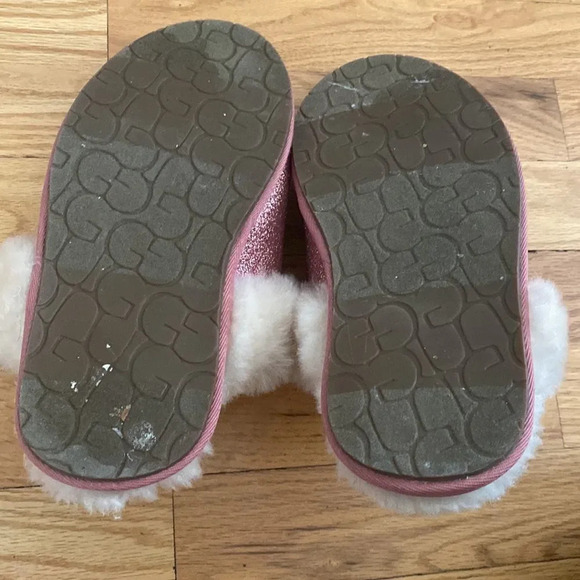 UGG shearling and metallic pink slip on slippers sz 7 great pre owned condition - Picture 3 of 5
